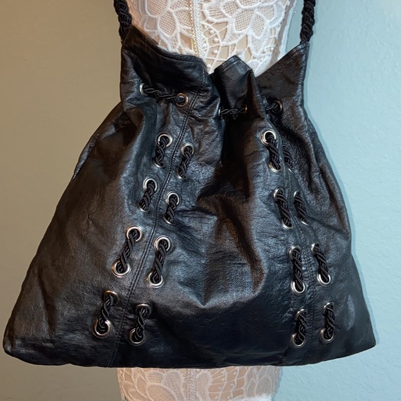 EUC SHIH by Stephanie Lin Black Leather drawstring Shoulder Bag - Picture 5 of 16